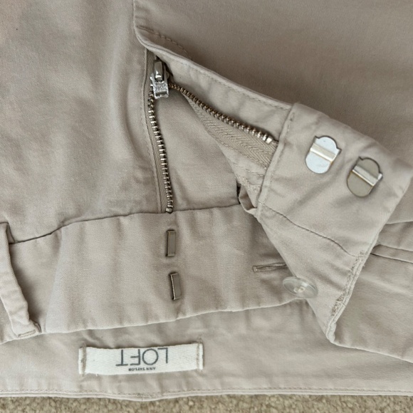 Ann Taylor LOFT Mid rise Khaki Capris - Picture 3 of 3